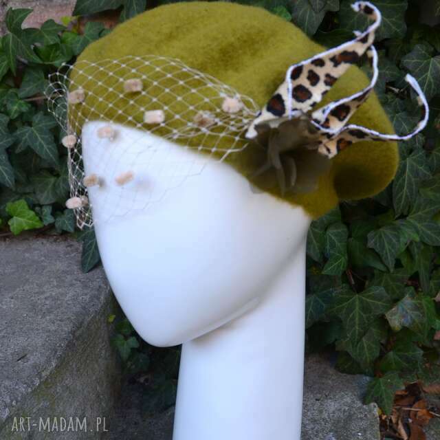 Oliwkowy beret