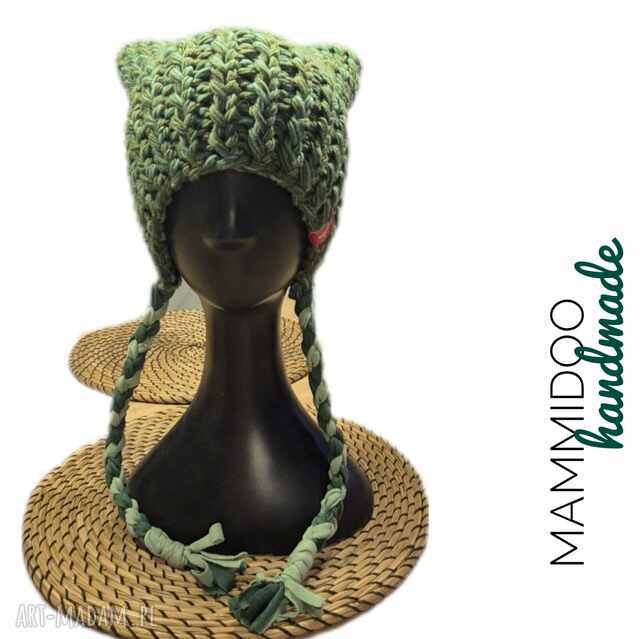 Kocia czapka zrobiona na drutach z wełny merino i bawełny