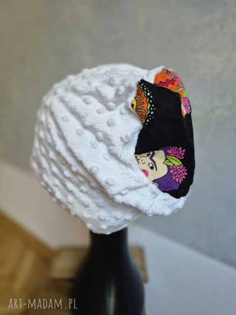 Czapka Biała Smerfetka z kolorową górą na podszewce rozmiar uniwersalny, box L1