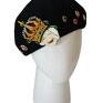 fascynatory czapki: z królową beret