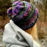 czapki: kolorowa - na drutach prezent