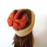 Ciepła czapka wykonana ręcznie na drutach z b. Dobrych gatunkowo włóczek w kolorach: beżowym, brązowym i rudym. Zima
