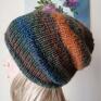 Jesienny sad czapka rękodzieło na drutach