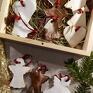 prezent bombki na choinkę ozdoby choinkowe w pudełeczku z siankiem dekoracje świąteczne