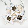 pomysł na upominek święta białe ozdoby choinkowe ceramiczne gwiazdki - śnieg dekoracje świąteczne