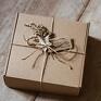 pomysł na upominek na święta box świąteczny zestaw prezentowy ze świecą prezent pod choinkę