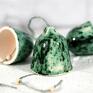 pomysł na prezent świąteczny Ceramiczne dzwonki choinkowe - nakrapiana zieleń dekoracje