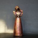 Rzeźba czerwony Anioł ze złotym sercem wys. 12,8 cm