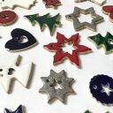 Zestaw 20 ceramicznych zawieszek świątecznych na choinkę