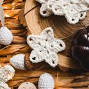 Zestaw świątecznych ozdób handmade na choinkę i pod kubek (ecru)
