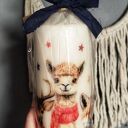 Świeca dekoracyjna 20 cm zwierzęta w swetrach