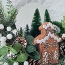 Wianek zimowy Pierniczkowy domek - dekoracja na drzwi i ścianę (35 cm)