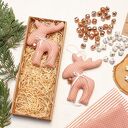 Renifer łoś zawieszka pudrowy róż komplet 2 szt