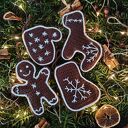 Szydełkowe pierniczki - zawieszki na choinkę