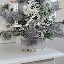 Dekoracja na Boże Narodzenie. Dziadek do orzechów. Stroik świąteczny. Choinka z szyszek