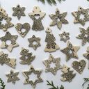 Zestaw 20 ceramicznych zawieszek choinkowych - ręcznie robione ozdoby