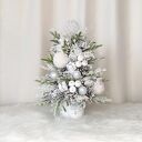 Choinka z szyszek biała, z makoszkami. Dekoracja na Boże Narodzenie LED