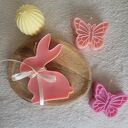 Zajączek wielkanocny z kokardą - świeca sojowa handmade