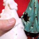 Zestaw ręcznie robionych ceramicznych choinek - dekoracja