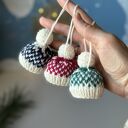 Ozdoby choinkowe, zawieszki, mini - czapeczki wełniane, zestaw 3 szt