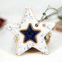Zestaw 3 ceramicznych gwiazdek choinkowych Niebo - białe i niebieskie