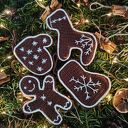 Szydełkowe pierniczki - zawieszki na choinkę