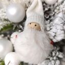 Choinka z szyszek biała, z makoszkami. Dekoracja na Boże Narodzenie LED