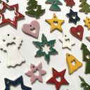 Zestaw 20 ceramicznych zawieszek na choinkę