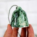 Ceramiczne dzwonki choinkowe - nakrapiana zieleń