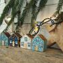 upominki świąteczne zestaw domków do dekoracji. 4 drewniane domki kolorowe ozdoby zawieszki na choinkę