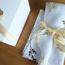 Dekoracyjny box prezentowy, kwiat i woreczek na kartę podarunkową