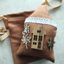 Zawieszka z woreczkiem, len - drewno, box prezentowy