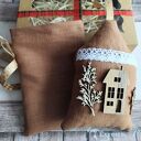 Zawieszka z woreczkiem, len - drewno, box prezentowy