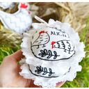 Kurki Wielkanocne - Personalizowana Zawieszka z Jajkiem i Koronką do Koszyczka