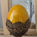 Dekoracyjne jajko „Żółte” 10 cm na smukłej nóżce - stylowa pisanka wielkanocna handmade