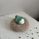 Czapeczka z pomponem na jajka wielkanocne - 1 szt. (ręcznie robiona z owczej wełny)
