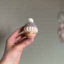 Czapeczka z pomponem na jajka wielkanocne - 1 szt