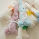 zajączki wielkanocne białe z zielonymi wstążkami