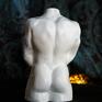 Rzeźba z gipsu, mężczyzny w bieli, wys. 8,4 cm biała figurka