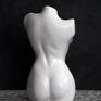 handmade figurka kobiety w bieli autorka: justyna jaszke materiał: rzeźba