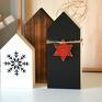 upominki świąteczne domki zestaw 3 domków z drewna z motywami świątecznymi i ceramiczną gwiazda
