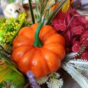 Dekoracja jesienna w koszyku z dyniami. Stroik jesienny z lisem. Ozdoba