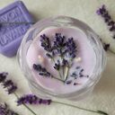 Pora na lawendę! Piękna świeca sojowa z olejkiem lawendowym I zatopioną lawendą