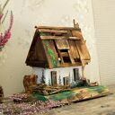 Drewniany domek dekoracyjny Chatka wśród malw - ręcznie malowany upominek do domu
