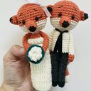 Młoda Para liski - szydełkowe maskotki ślubne handmade jako prezent i pamiątka