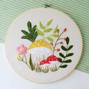 Jesienne grzybki ręcznie haftowane na tamborku