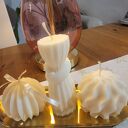 Elegancki zestaw świec sojowych handmade na złotej tacy