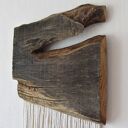 Makrama dekoracja ścienna ze starego drewna w stylu japandi i wabi-sabi