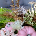 Jesienny koszyk z dyniami. Dekoracja jesienna. Kompozycja jesienna