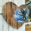 Drewniane serce z malowanym pejzażem - W cieniu starego dębu